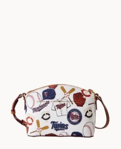 MLB Twins Suki Crossbody TWINS 19 MLB Twins Suki Crossbody TWINS -Dooney & Bourke B1696G QUMWPATNTWNS ALT3 1