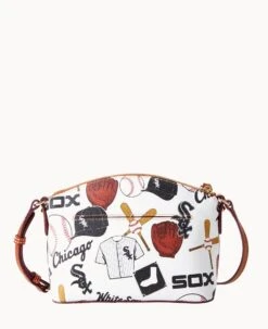 MLB White Sox Suki Crossbody WHITE SOX -Dooney & Bourke B1696G QUMWPATNWHSX ALT3 1