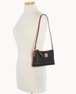 Pebble Grain Izzy Bag Black -Dooney & Bourke B1829G AWBLPATN ALT4 1