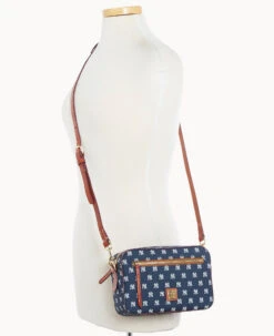 MLB Yankees Camera Zip Crossbody YANKEES 15 MLB Yankees Camera Zip Crossbody YANKEES -Dooney & Bourke B1936G MJNVPATNYANK ALT4