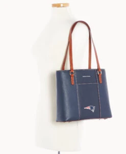 NFL Patriots Small Lexington PATRIOTS -Dooney & Bourke B2342H AWNVPATNPATR ALT4