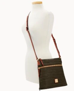 Oakdale Crossbody Black -Dooney & Bourke B3264G 1CBLPATN ALT4 1