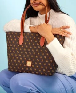 Gretta Tote Brown Tmoro 25 Gretta Tote Brown Tmoro -Dooney & Bourke BGRET2320 ILD lifestyle 1