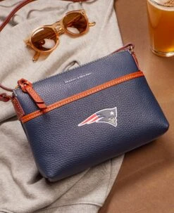 NFL Patriots Ginger Crossbody PATRIOTS -Dooney & Bourke BNPPR0018 ILD lifestyle 1