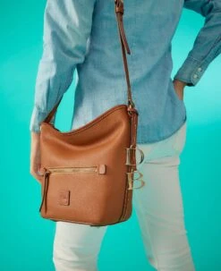 Pebble Grain Zip Sac Wine -Dooney & Bourke BPEBC1972 ILD lifestyle 1