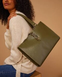 Saffiano Medium Logo Lock Tote Cranberry -Dooney & Bourke BSAFF0787 ILD lifestyle 1