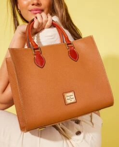 Pebble Grain Janine Midnight Blue -Dooney & Bourke R0731 ILD lifestyle 1