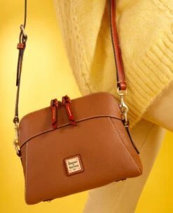 Pebble Grain Cameron Crossbody Black 26 Pebble Grain Cameron Crossbody Black -Dooney & Bourke R1075 ILD lifestyle 1