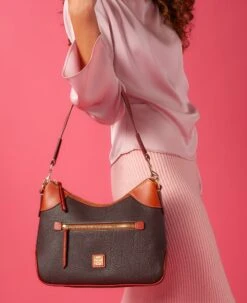 Pebble Grain Hobo Brown Tmoro 26 Pebble Grain Hobo Brown Tmoro -Dooney & Bourke R1957A ILD lifestyle 1