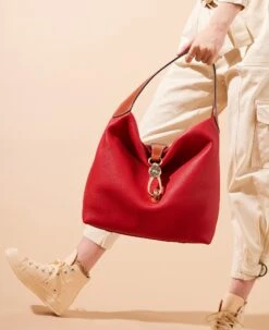 Pebble Grain Logo Lock Shoulder Bag With Pouch White -Dooney & Bourke R740B ILD lifestyle 1